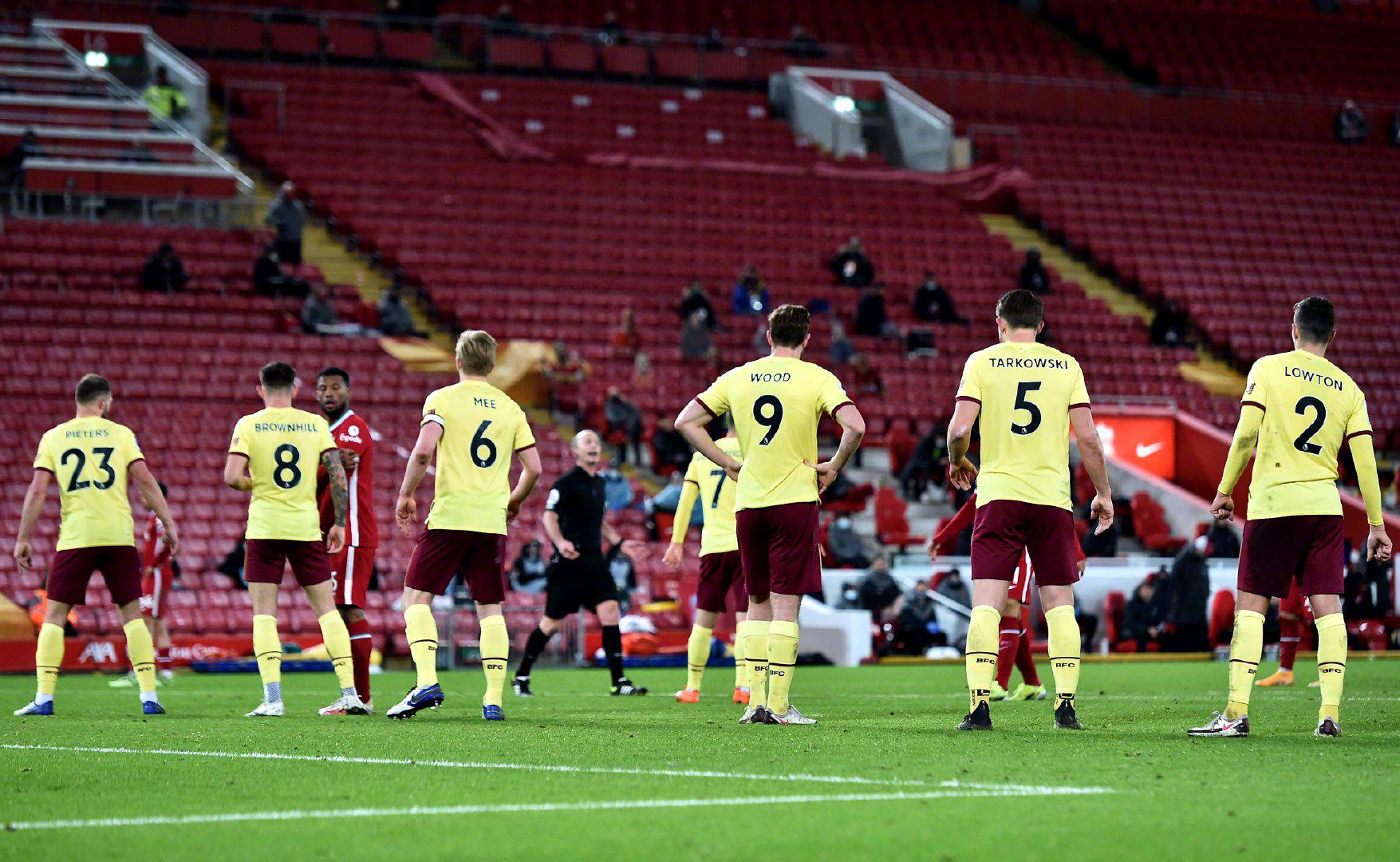 充满悬念和 充满悬念和